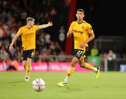 上次英超客战桑德兰，阿森纳依靠吉鲁替补梅开二度4-1胜（英超客场战桑德兰，阿森纳凭吉鲁替补双响4-1告捷）