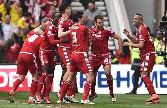 NBA交易市场动态：湖人完成外援签约,