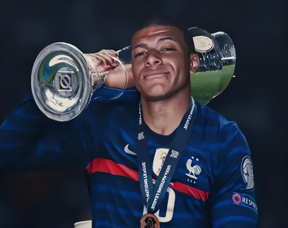 意媒：阿坎吉缺席国米训练，欧冠对阵利物浦出战成疑（意媒：阿坎吉未随国米训练，欧冠对阵利物浦出场存疑）