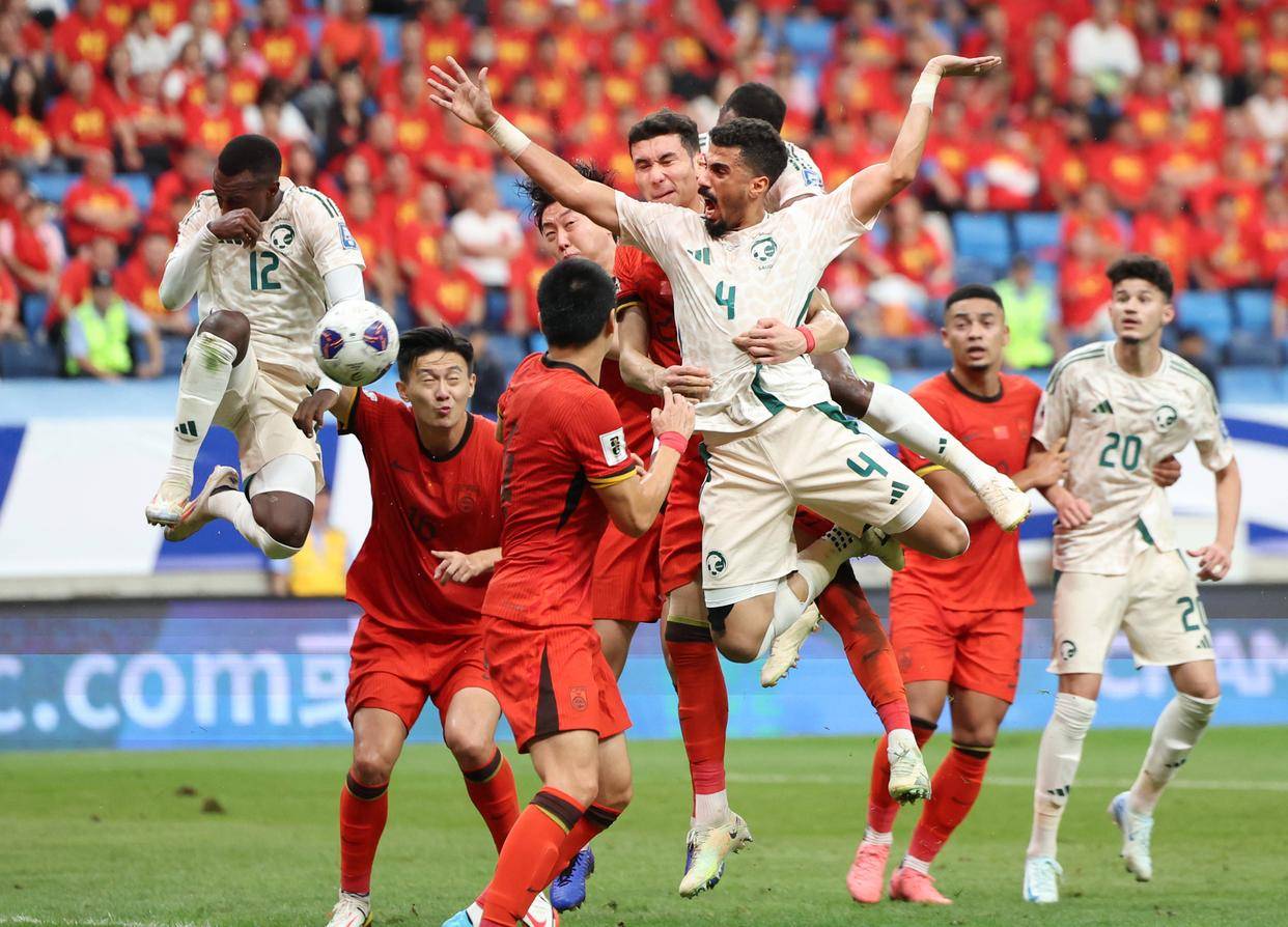 判决书：原天津泰达球员白某峰因受贿判有期徒刑一年，缓刑一年