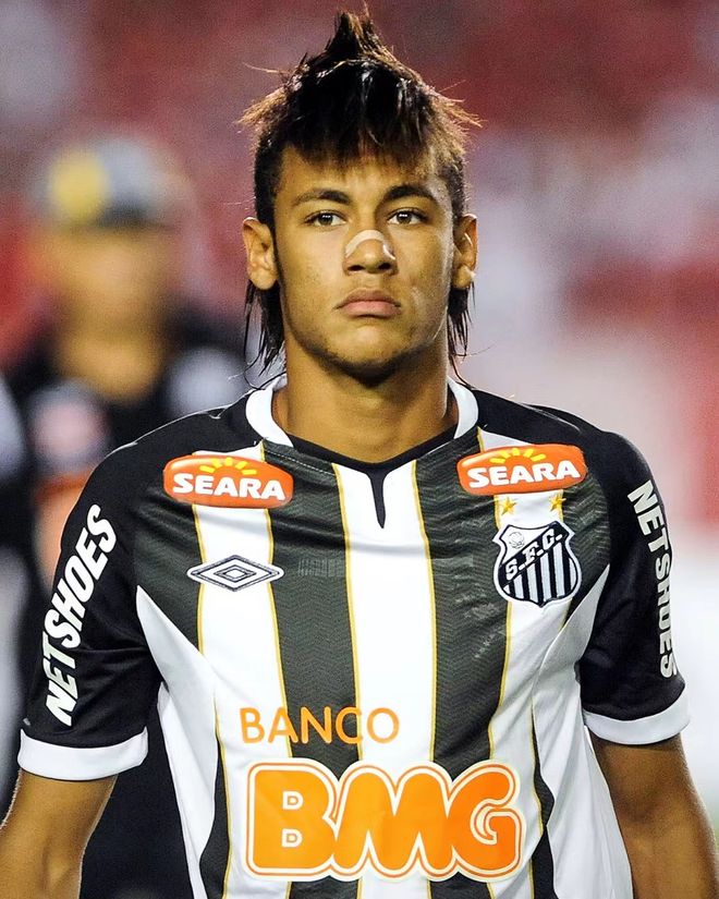 英超战报：埃基蒂克双响，田中碧绝平，利兹联3-3利物浦