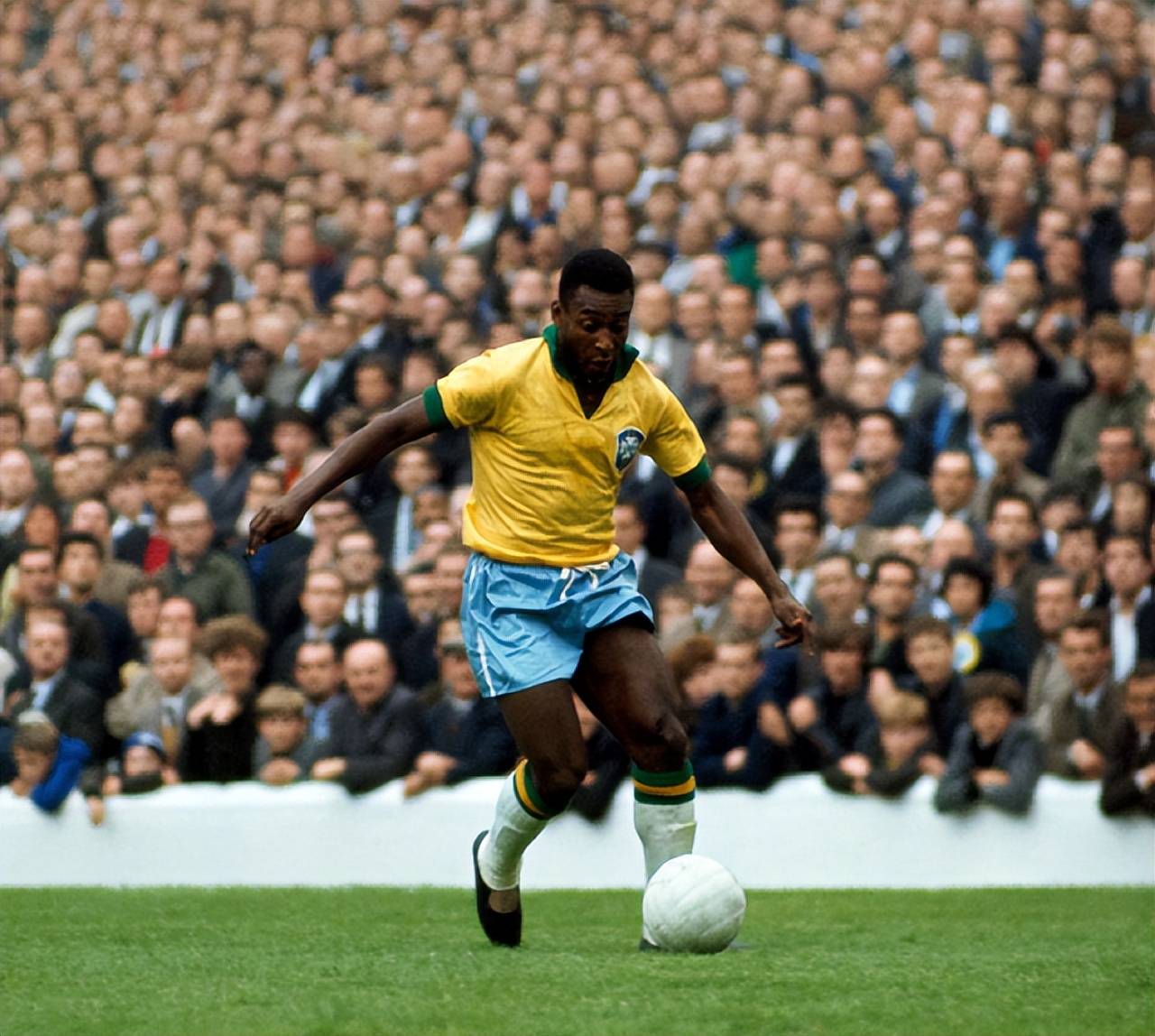 吕文君庆祝夺冠：是海港的三连冠，更是上海的三连冠