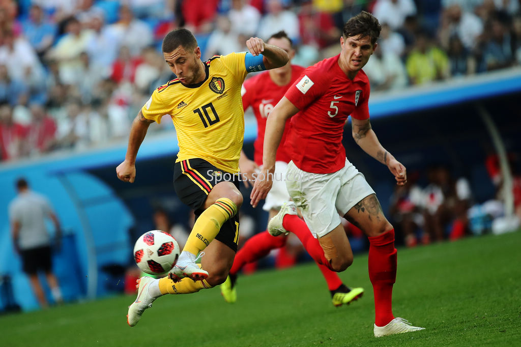 FIFA裁判主席：阿拉伯杯将试点新规，受伤球员罚下场2分钟