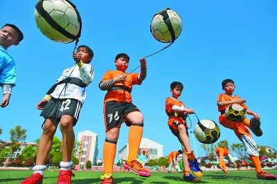 真巧，2025赛季J联赛与K联赛最佳教练均是中超前主帅（2025赛季J联赛与K联赛最佳教练均由曾执教中超的主帅当选）