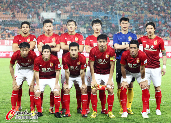 杜兰特篮下强打稳定胜局