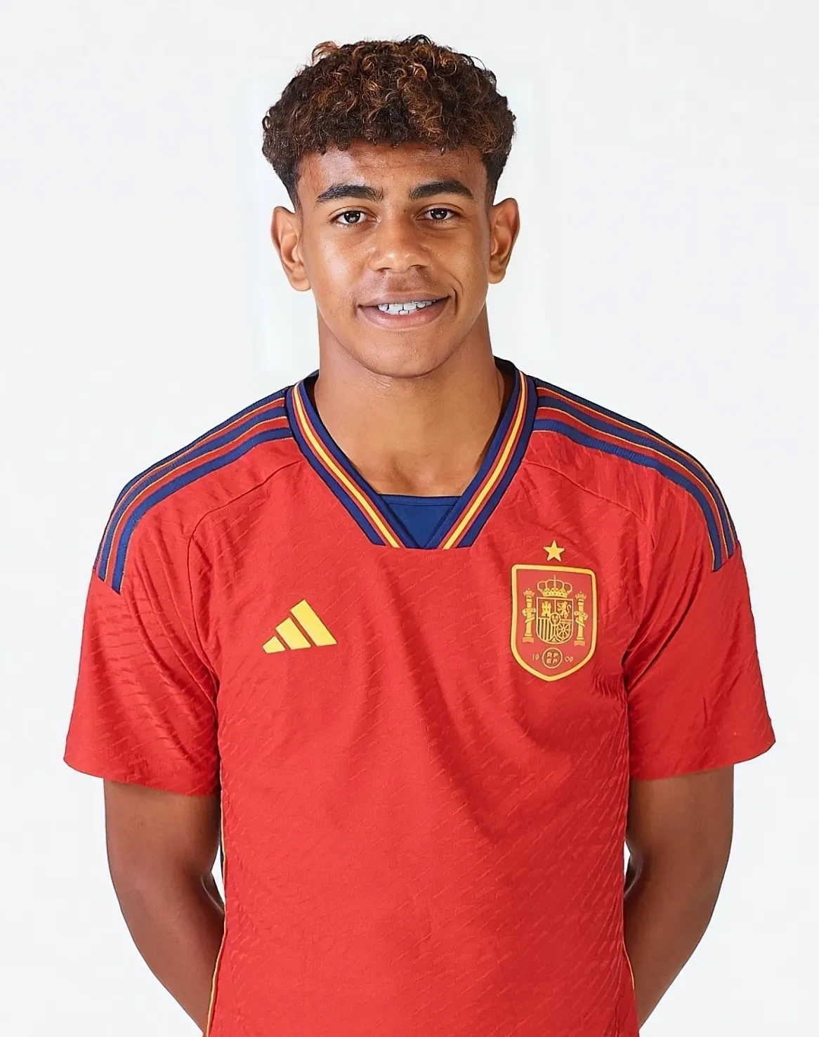 中国足协新规影响中超亚冠竞争，女足面临资金压力，外援政策收紧，挑战加剧。