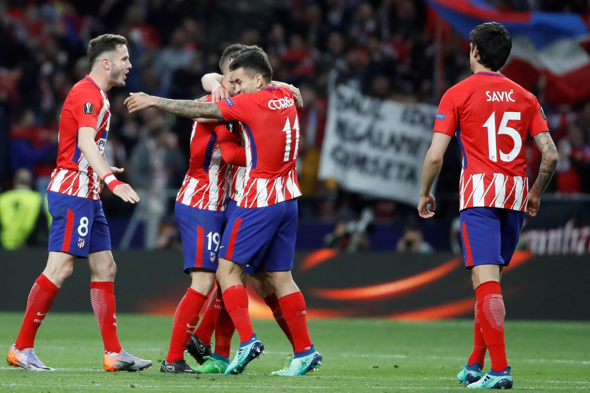 承认吧！皇马太子就是被高估的体系球员，离开伯纳乌啥也不是