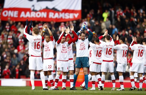 东体：河南球迷反思心态有点飘，俱乐部人士提到“大热必死”