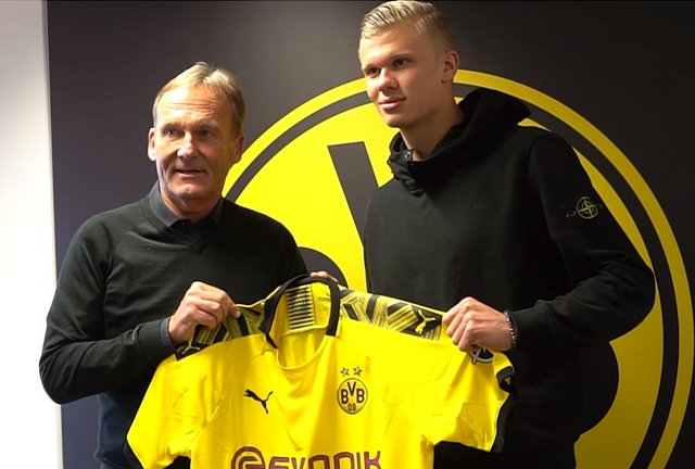 英媒：曼联关注莱比锡边锋迪奥曼德，球员被标价8700万镑（英媒称曼联盯上莱比锡翼锋迪奥曼德，标价8700万英镑）