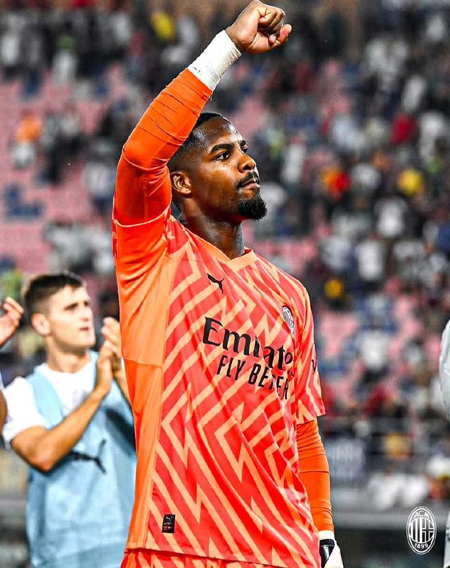 终于有正面贡献！杨瀚森前场板先助攻三分 然后快攻再助攻扣篮