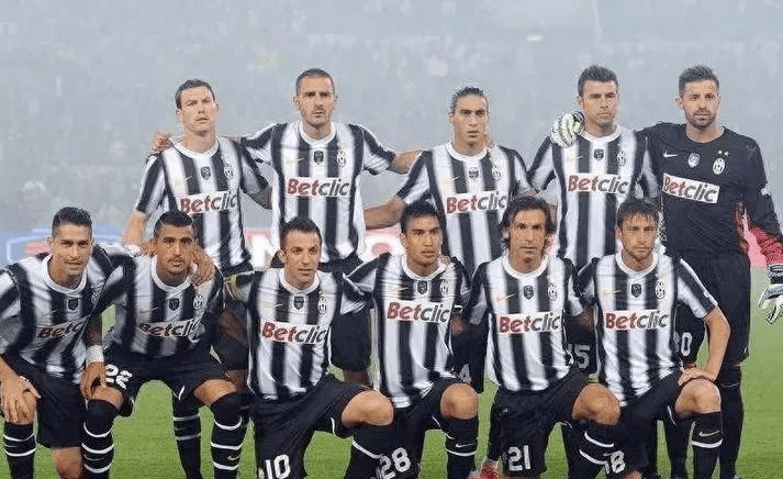 巴萨发布本赛季第四套球衣：纪念20年前的今天客场3-0皇马（为纪念20年前今日客场3比0击败皇马，巴萨推出本赛季第四套球衣）