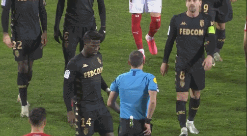 欧文突破造成杀伤球成功，全场尖叫