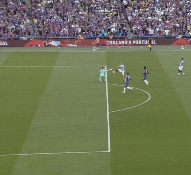 40岁前曼城队长费尔南迪尼奥退役，效力曼城9年5夺英超冠军（40岁的前曼城队长费尔南迪尼奥宣布退役，九年曼城生涯斩获5座英超冠军）