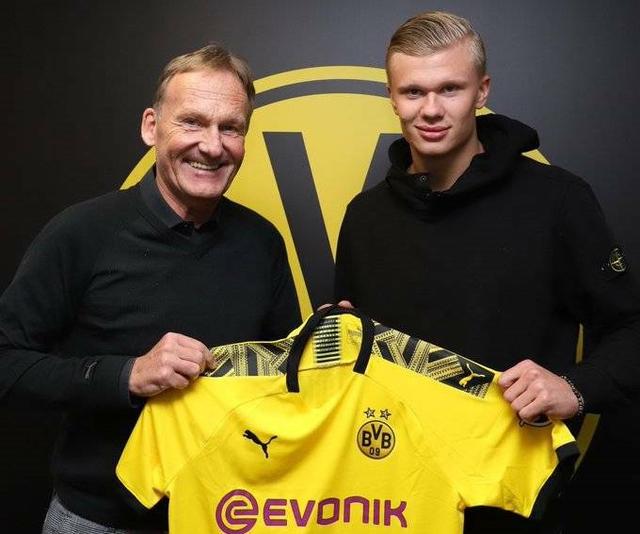 足球巴萨传奇出山担任俱乐部高层（巴萨传奇回归出任俱乐部高管）