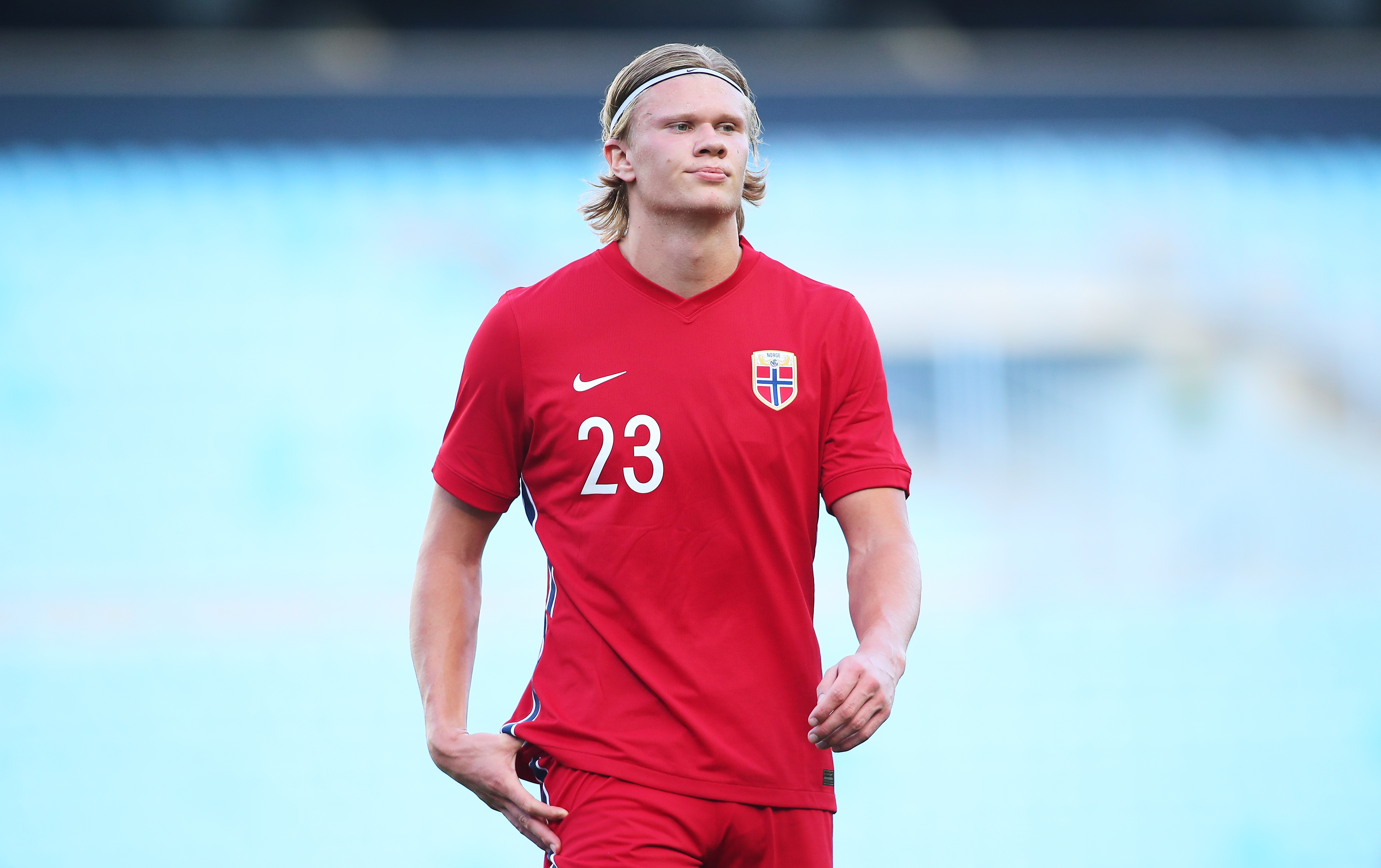 每体报道巴萨U19加里巴：偶像普约尔，有超脱黑人中卫的心智