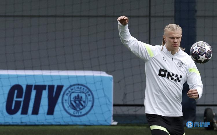 世体：莱万多夫斯基点亮纽约帝国大厦，以庆祝波兰独立日