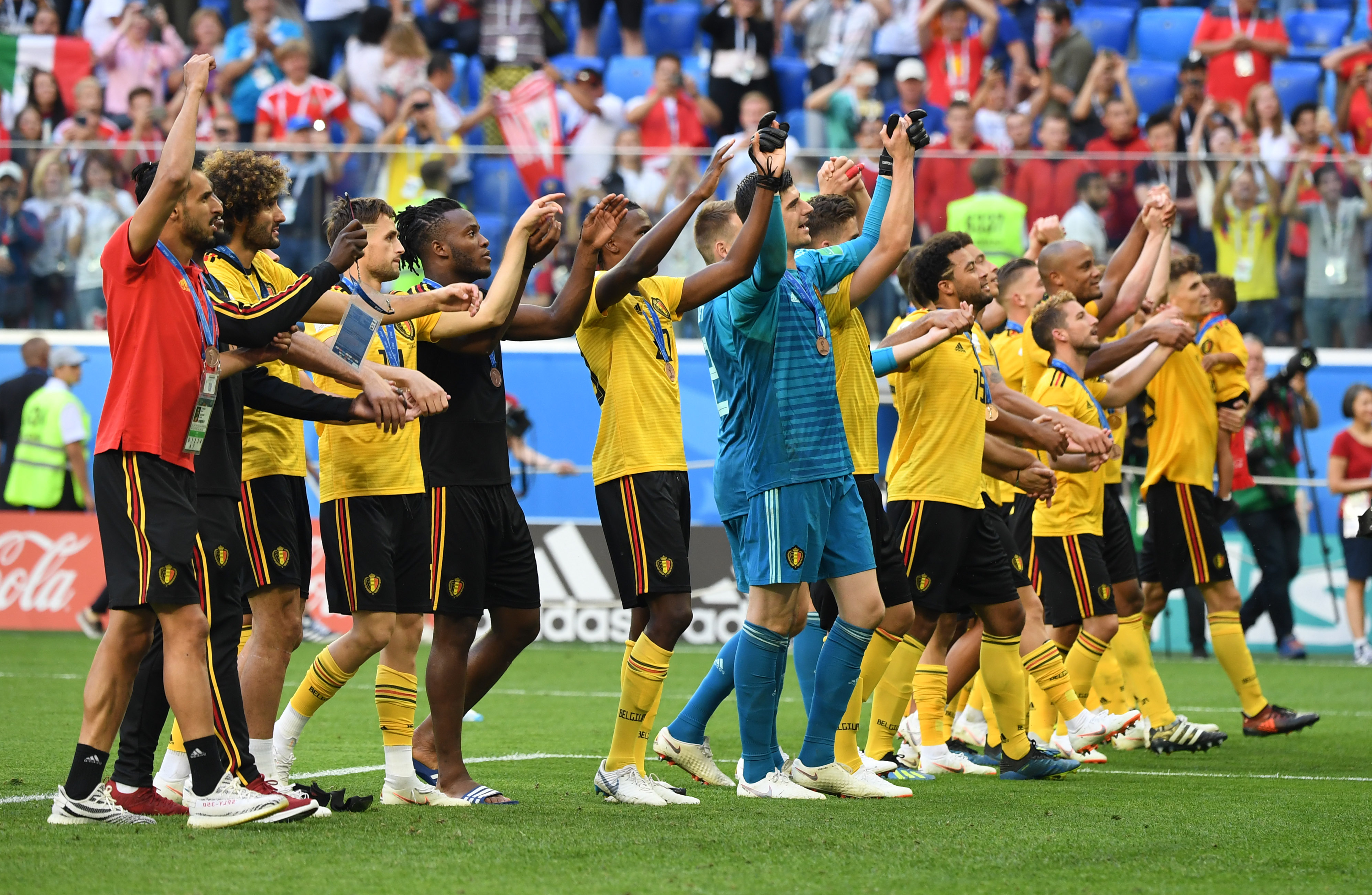 篮球NBA巨星单场暴砍52分，再次刷新个人纪录