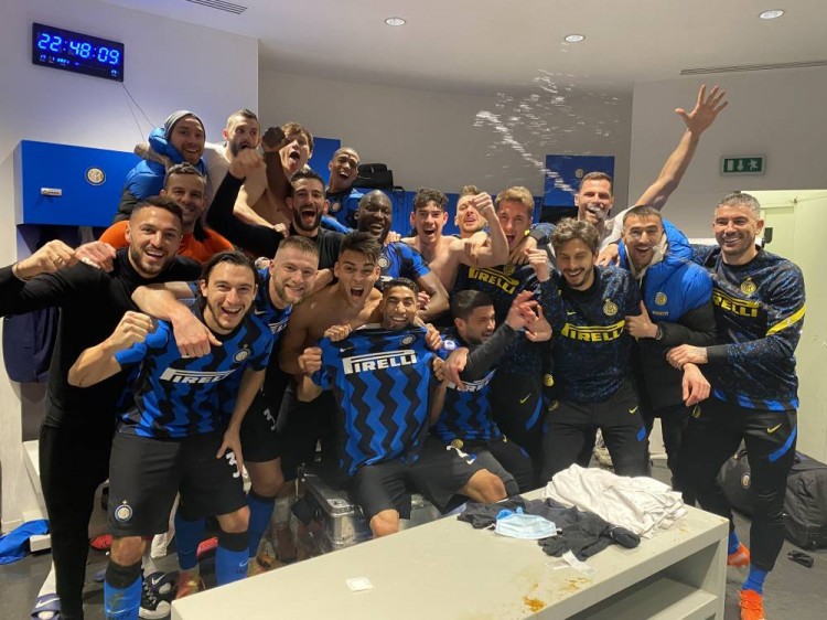 一战封神🔁陈威在#亚冠#第6比赛日多次为上海海港...（一战成名！陈威在#亚冠#第6比赛日多次神扑守住上海海港）