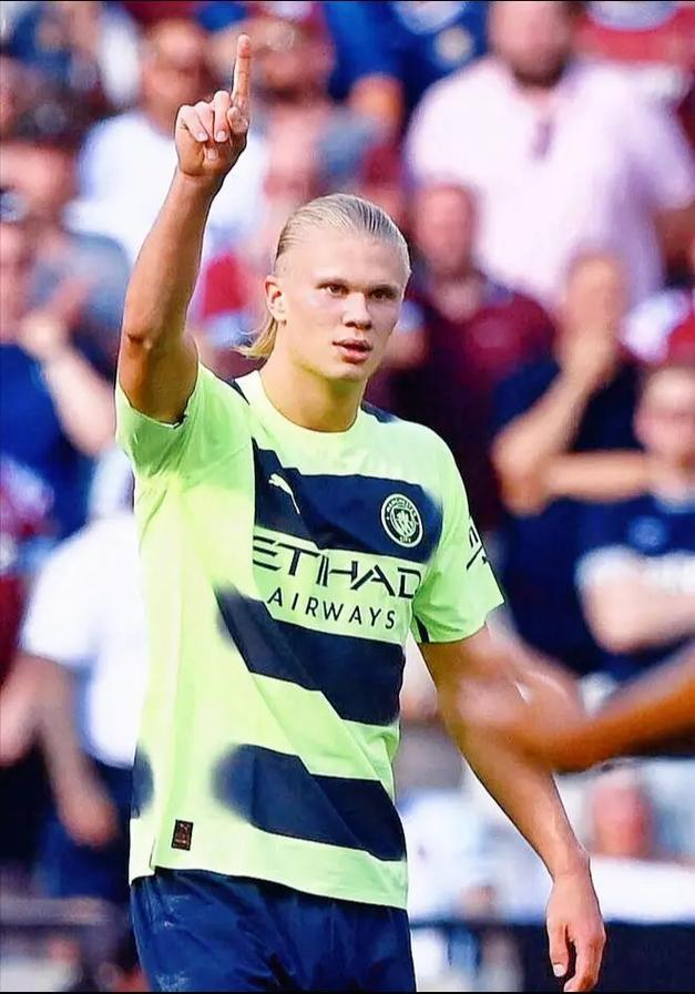 孔帕尼：格纳布里无法参加比赛，很欣赏弗莱堡稳定的战术风格（孔帕尼：格纳布里将缺席比赛，称赞弗莱堡战术稳定）